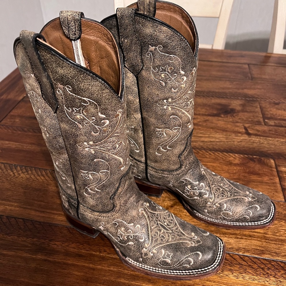 Women’s Square Toe Cowgirl Boots